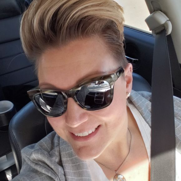 Meet your Posher, Jessica - Picture 1 of 1